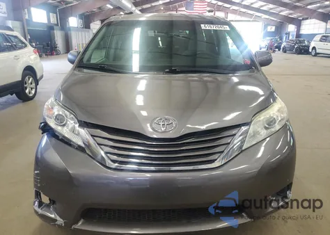 2015 Toyota Sienna Le z USA, uszkodzony, nr VIN 5TDJK3DC7FS105502